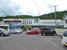 スーパー　亀甲ショッピングセンター　衣料品コーナー（スーパー）まで3400m