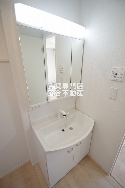 洗面設備　独立洗面化粧台付き