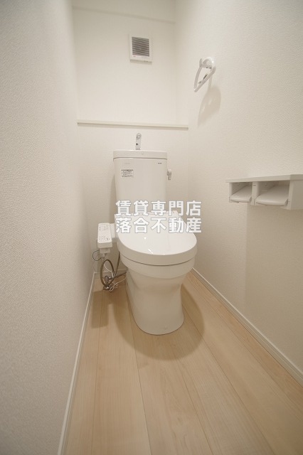 トイレ　温水洗浄暖房便座付き♪