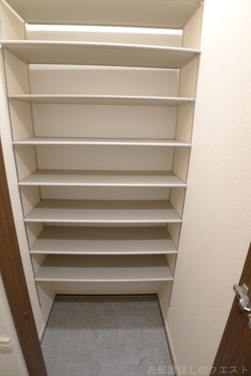 玄関　（写真は同タイプ）