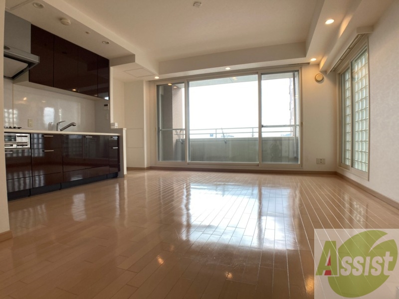 居室・リビング　広くてキレイなお部屋が広がっていて、充実した生活が送れそう。