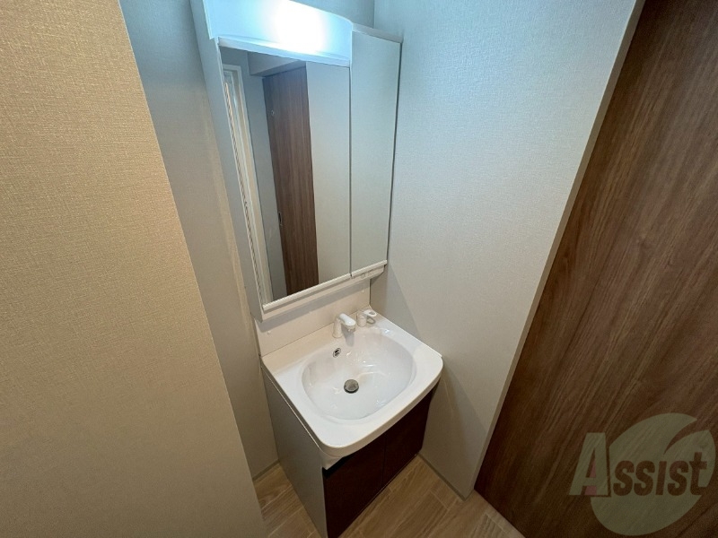 洗面設備　大きくて使いやすそうな独立洗面台になっています。