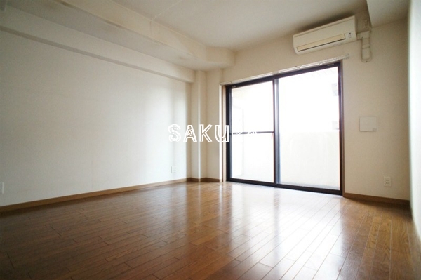 居室・リビング　こちらのリビングで趣味の時間をお楽しみください♪