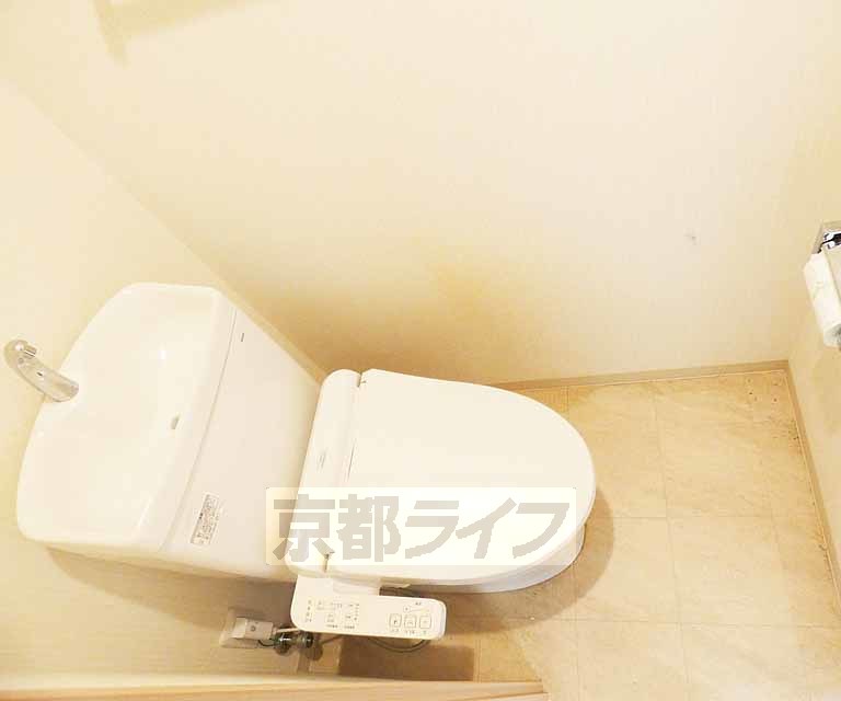 トイレ　ウォシュレット付です。