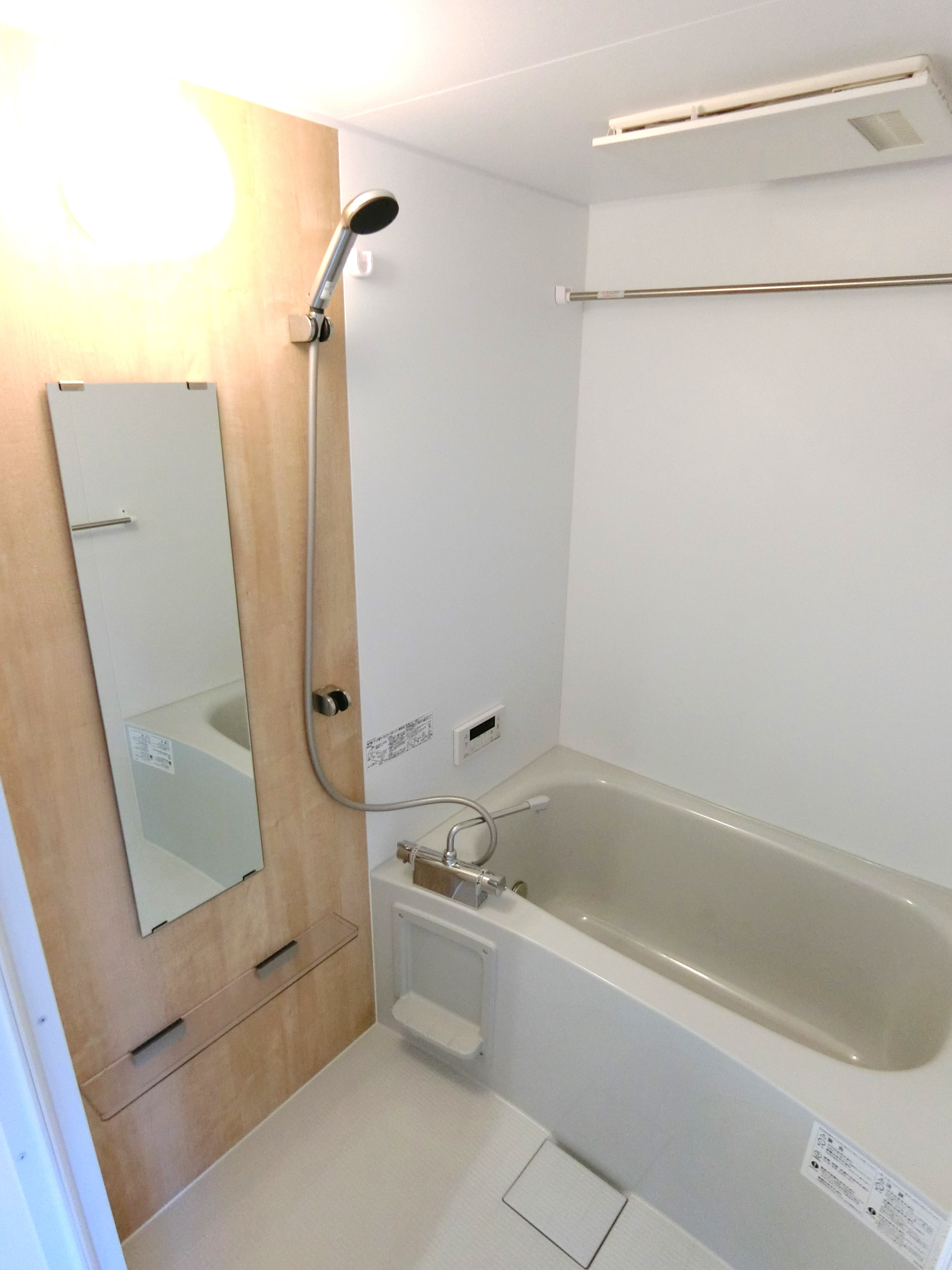 バス・シャワールーム　追い焚き、浴室換気乾燥機付きです