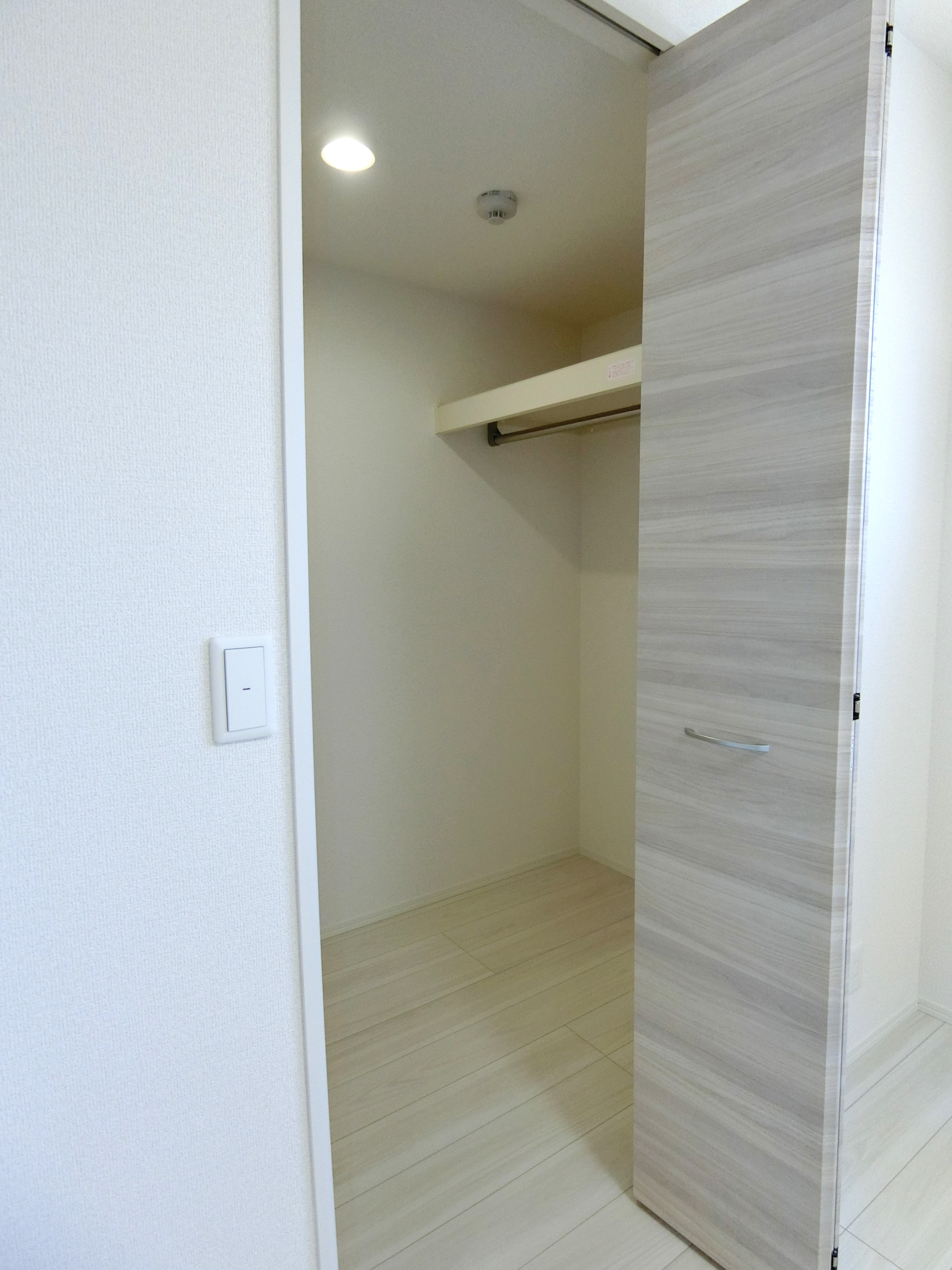 収納　たっぷり収納できるウォークイン