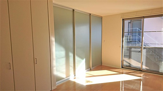 居室・リビング　写真は別部屋の為現況と異なる場合がございます