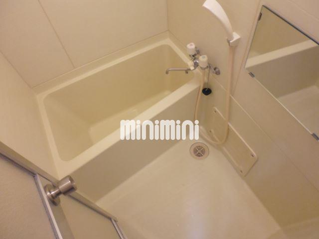 バス・シャワールーム　給湯。シャワー付き。