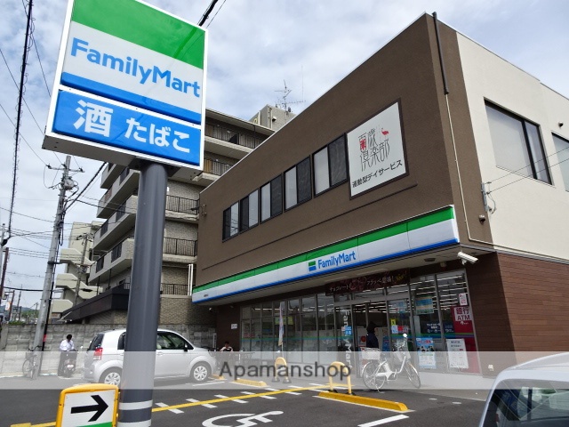 コンビニ　ファミリーマート城陽駅南店（コンビニ）まで642m