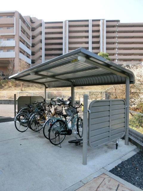 その他共有部分　屋根付きの駐輪場です