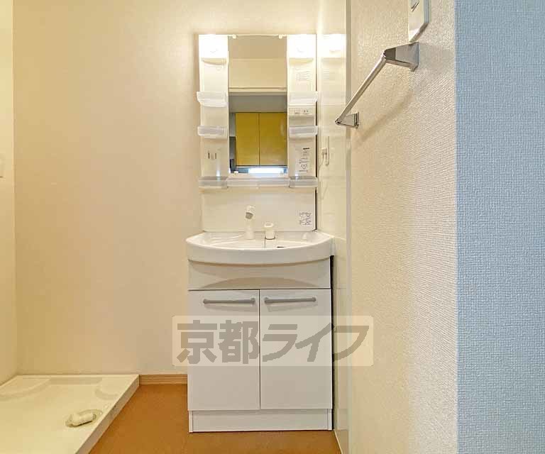 洗面設備　使い勝手の良い独立洗面台です。