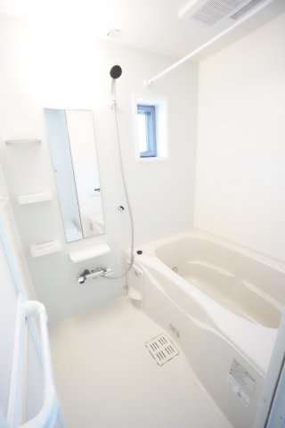 バス・シャワールーム　※同物件・反転タイプの写真です。
