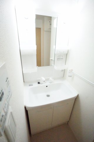 洗面設備　※同物件・反転タイプの写真です。