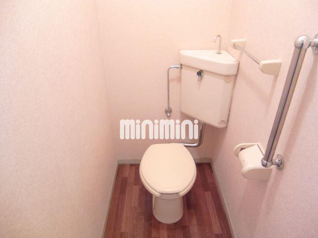 トイレ　清潔感のあるトイレスペースです。