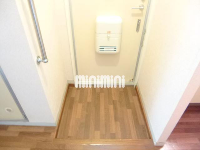 玄関　玄関にはドアポストが完備です。