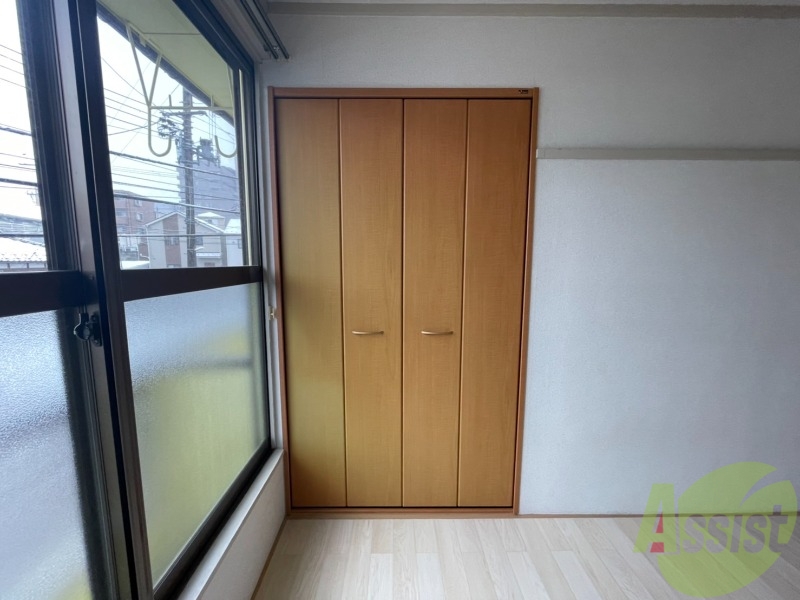収納　収納はこちらのクローゼットをお使いください。