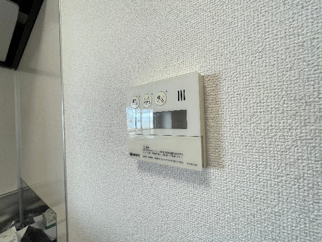 その他設備　キッチンスペースに給湯パネルがあります