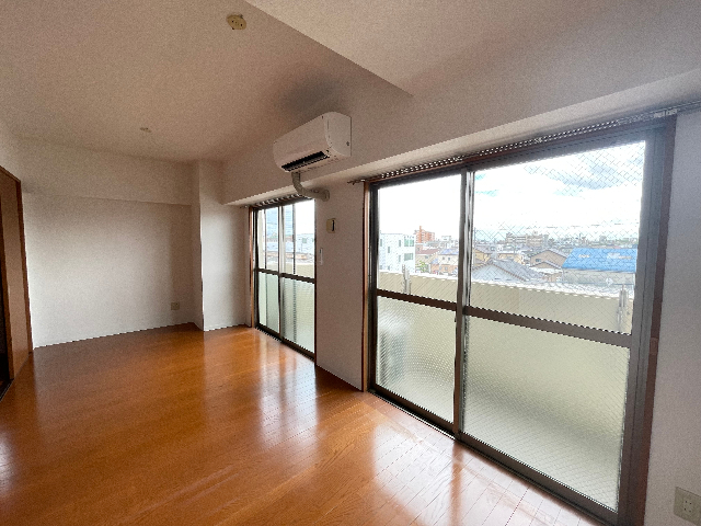 居室・リビング　窓が大きく日あたりの良いお部屋です