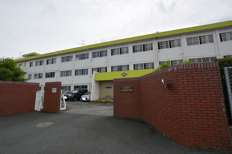 小学校　北九州市立木屋瀬小学校（小学校）まで863m