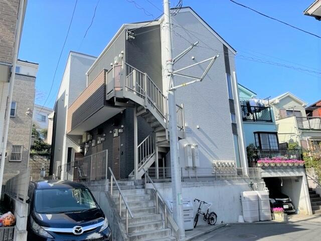 建物外観　閑静な住宅街に位置する物件です