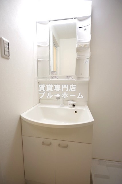 洗面設備　洗面所も収納豊富！