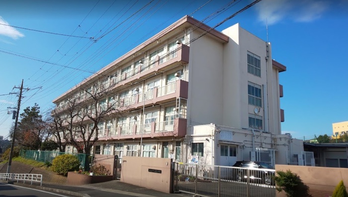 小学校　横浜市立芹が谷南小学校（小学校）まで650m