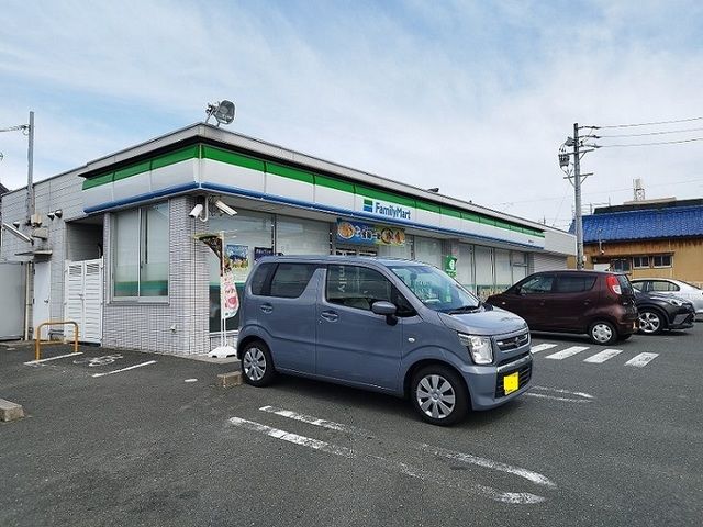 コンビニ　ファミリーマート（コンビニ）まで350m