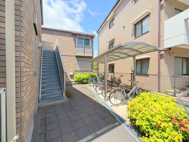 エントランス　落ち着いたエントランスです