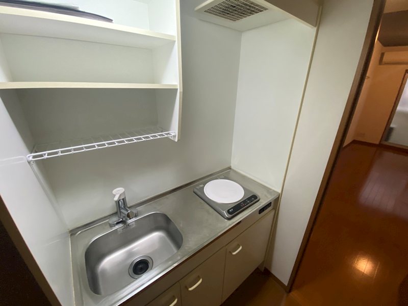 キッチン　同建物同号室の室内写真です。