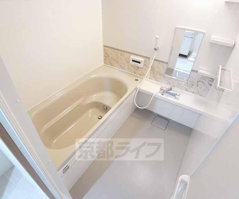 バス・シャワールーム　追炊き機能付きでなんと１坪風呂