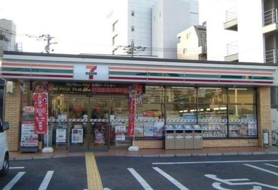 コンビニ　セブンイレブン（コンビニ）まで79m