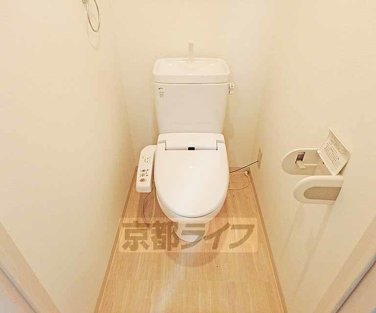 トイレ　ウォシュレット機能付きのトイレです。