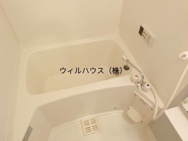 バス・シャワールーム　浴室乾燥機、追い焚き機能付きバス！