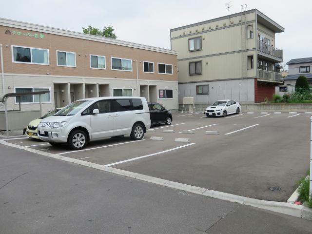 駐車場　駐車場