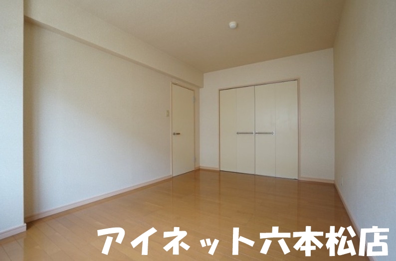 その他部屋・スペース　こちら寝室にいかがでしょうか。