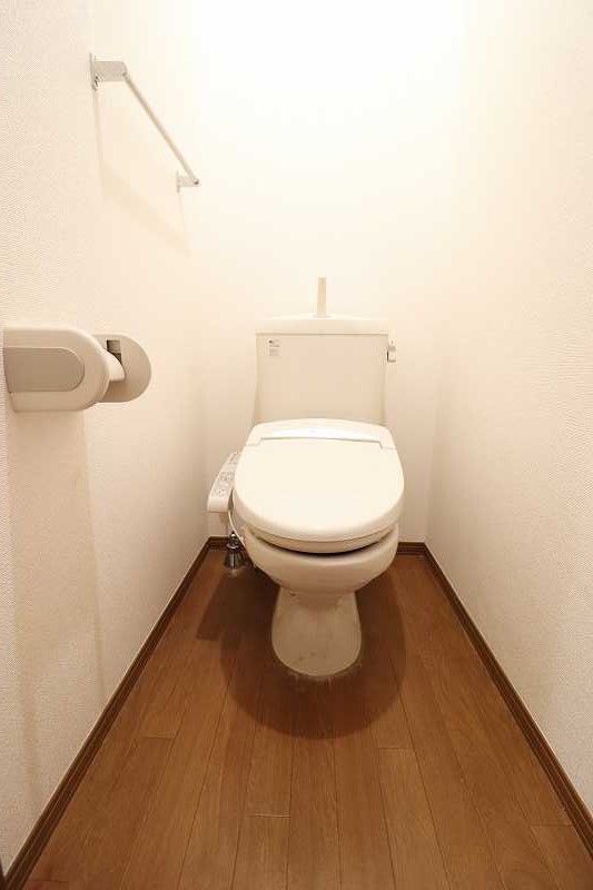 トイレ　※同物件、別部屋になります。