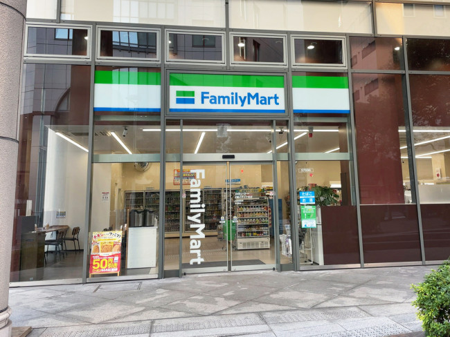 コンビニ　ファミリーマート汐留イタリア街店（コンビニ）まで209m