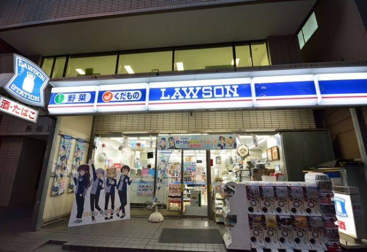 コンビニ　ローソン神田明神店（コンビニ）まで107m