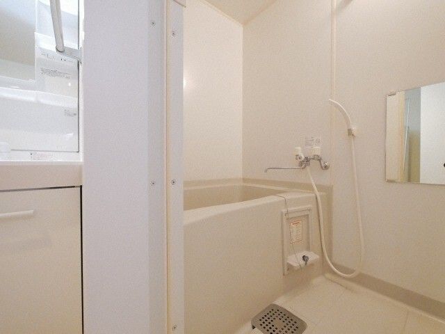 バス・シャワールーム　※写真は別号室です。