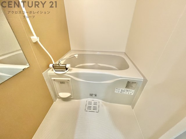 バス・シャワールーム　浴室乾燥機つきで便利です！