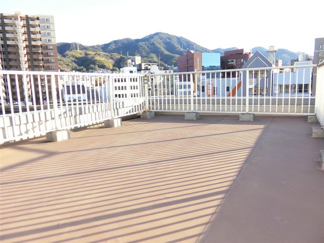 その他共有部分　屋上で洗濯物を干すことができます♪