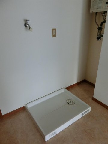 その他設備　水漏れ防止付きの室内洗濯機置き場♪