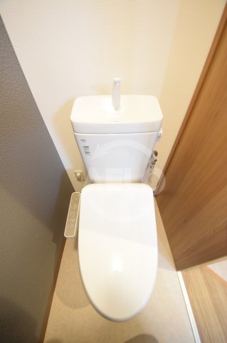トイレ　レクラン今里　温水洗浄便座