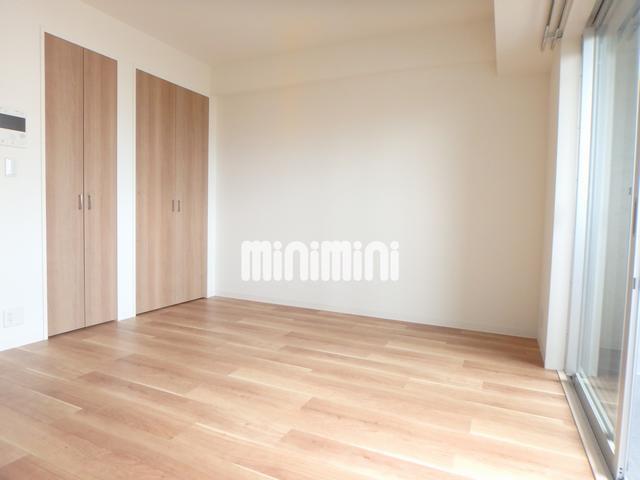 居室・リビング　室内写真は同タイプの別の部屋です。