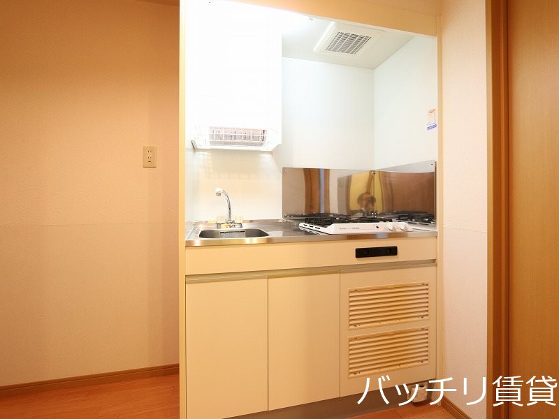 キッチン　同シリーズの別のお部屋。現況を優先します。