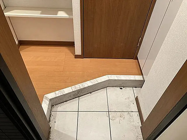 玄関　※同タイプ参考写真