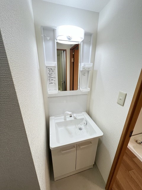 洗面設備　スペースが確保できる洗面所です