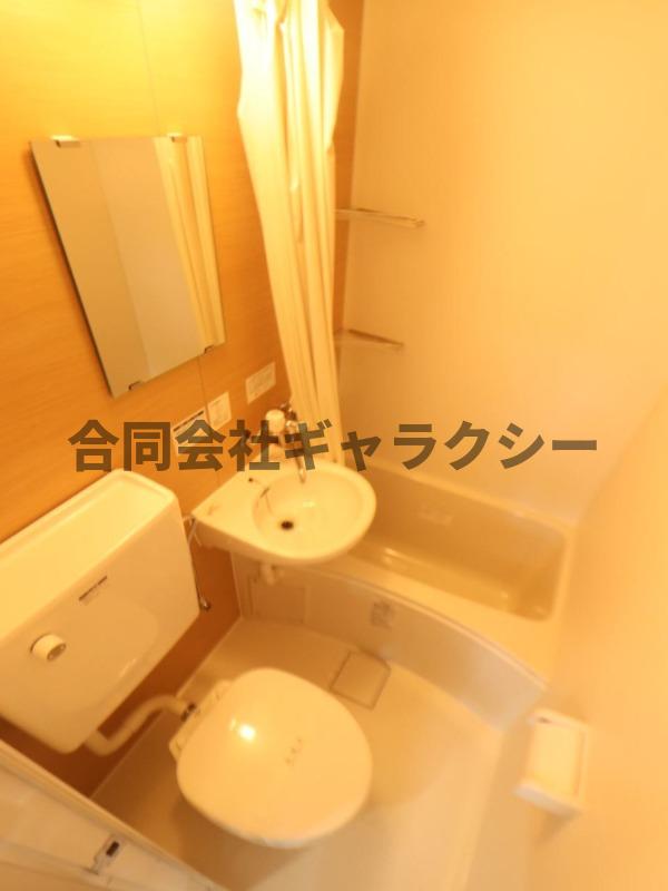 バス・シャワールーム　清潔感のあるバスルーム