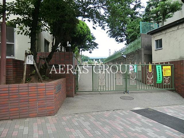小学校　北区立滝野川小学校（小学校）まで349m