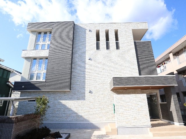 建物外観　☆彡オシャレな外観もすっごく素敵でしょ♪単身様新婚様ぜひ♪
